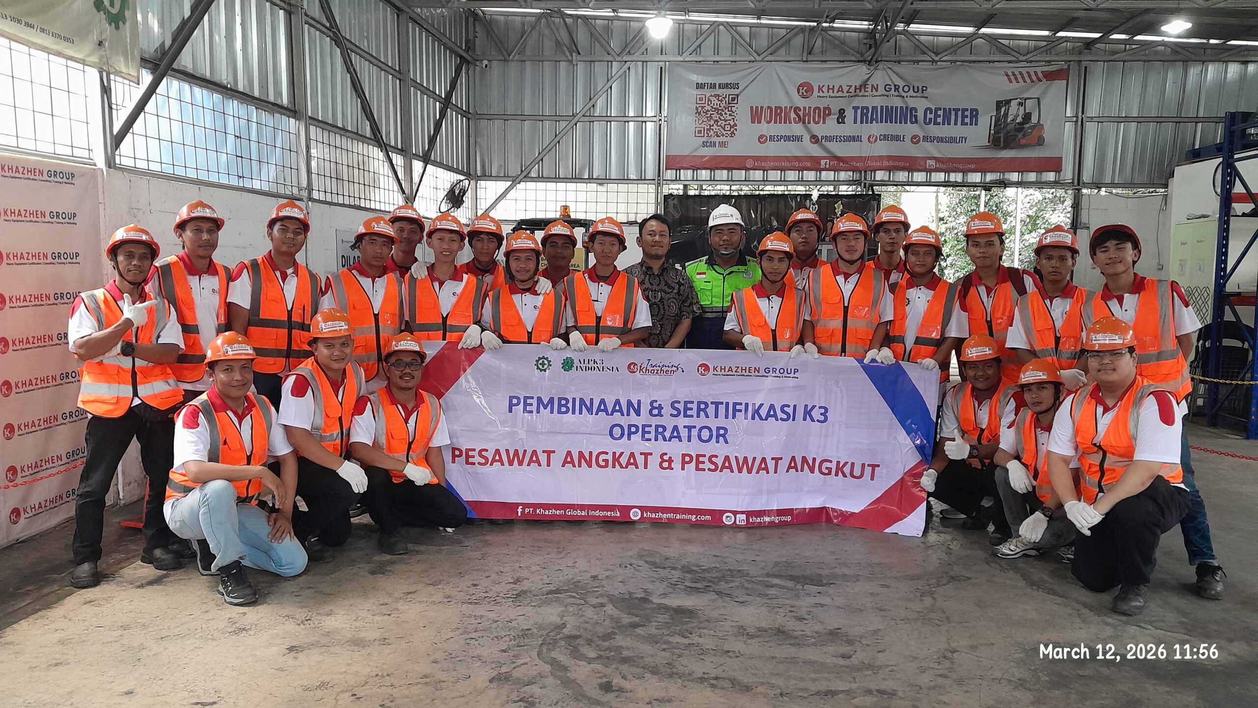 Dokumentasi kegiatan pelatihan bersama peserta dan tim Khazhen Training