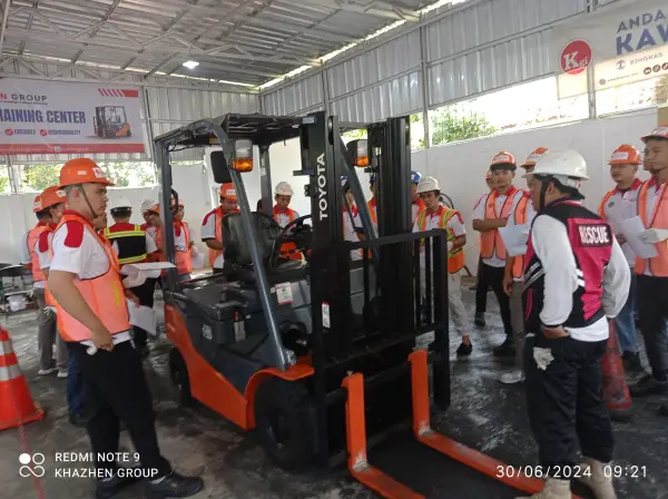 pelatihan forklift khazhen