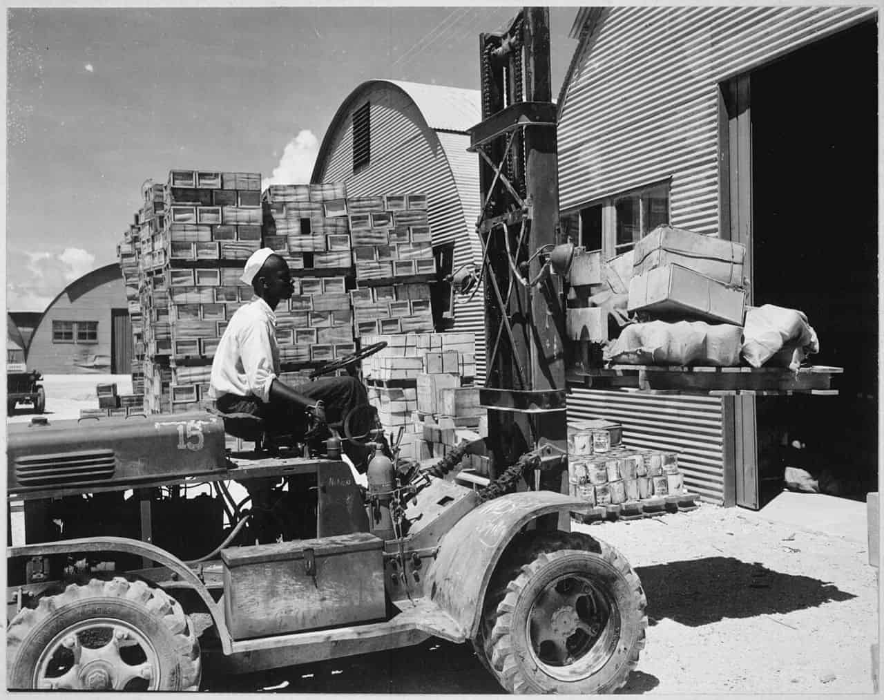 sejarah penemuan forklift